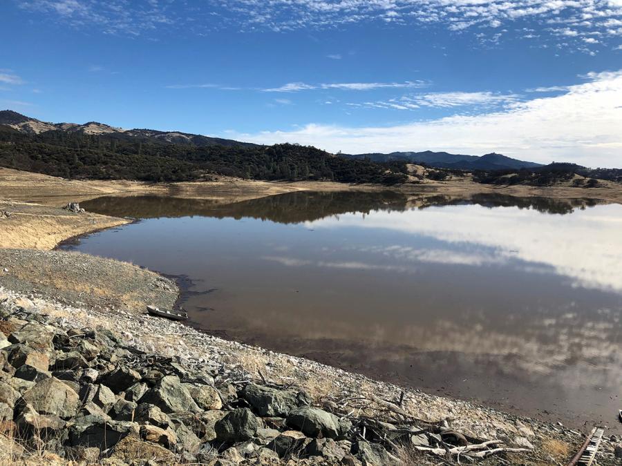 hernandex reservoir on sunny day